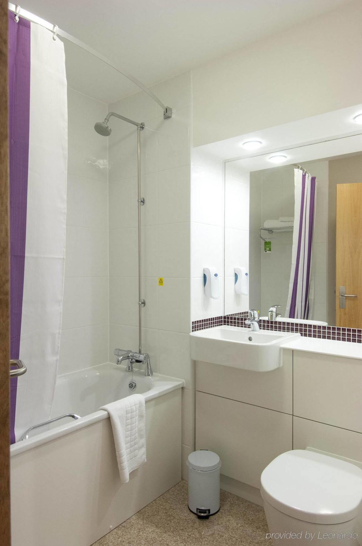 Premier Inn Portsmouth North Harbour Exteriör bild